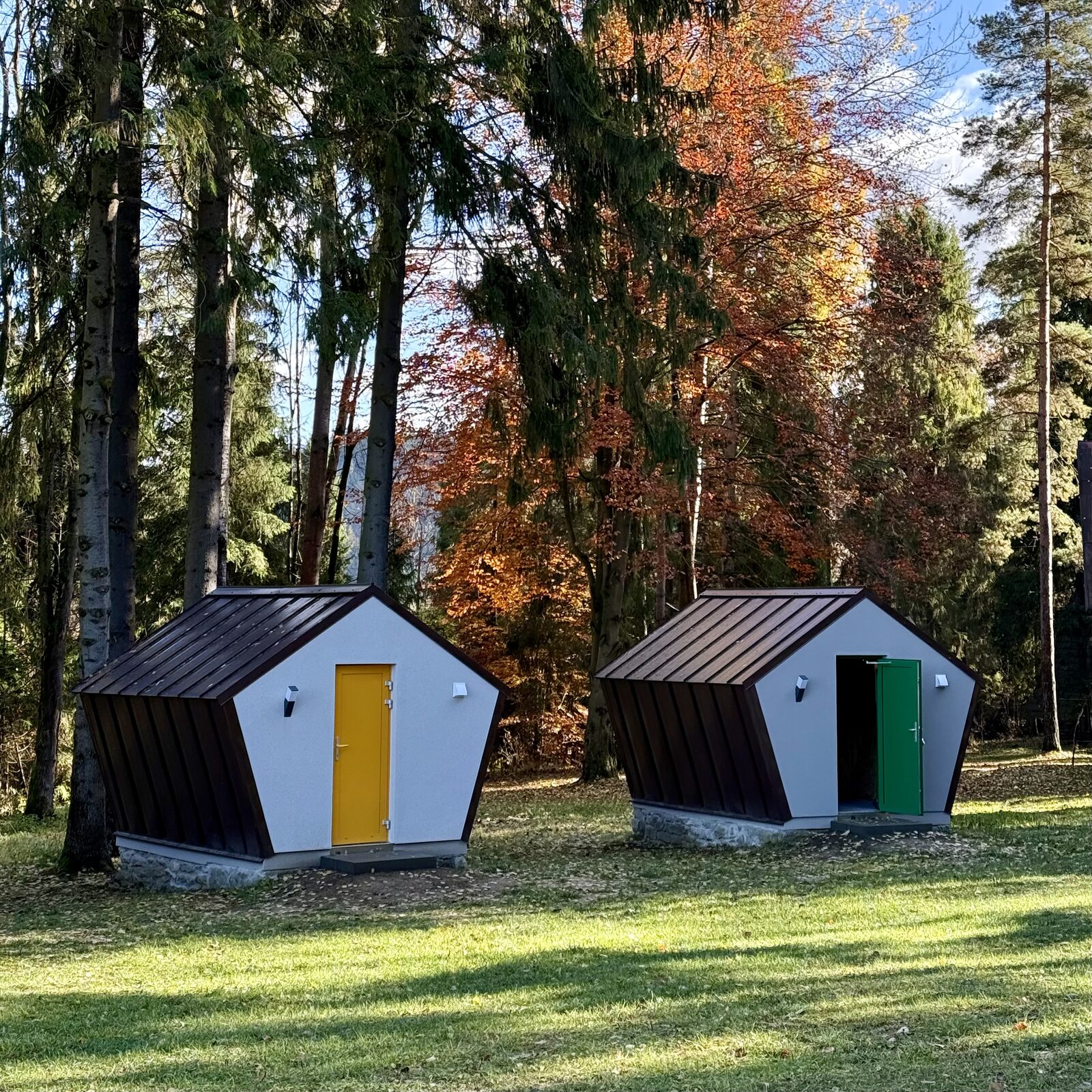 Ďurkovec glamping cabin — modern wooden cabin in the forest
